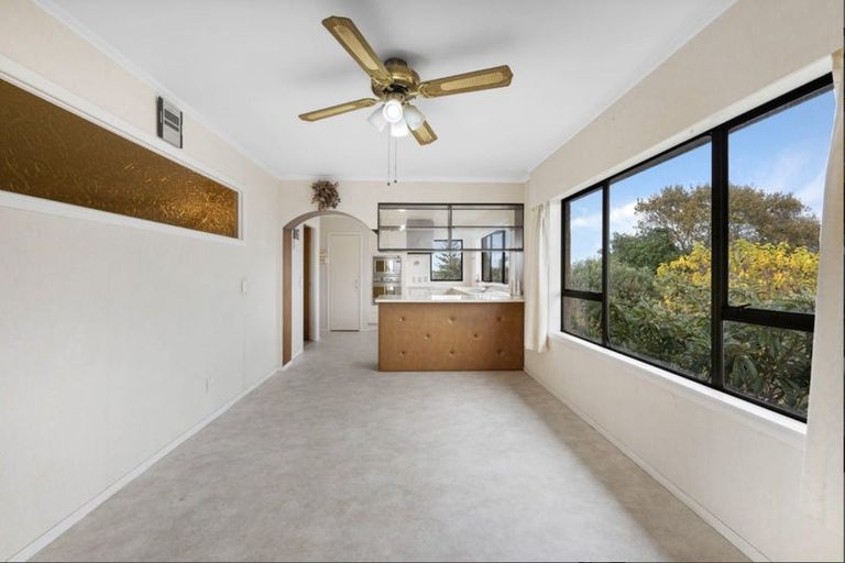 Photo of property in 44 Bradbury Road, Botany Downs, Auckland, 2010