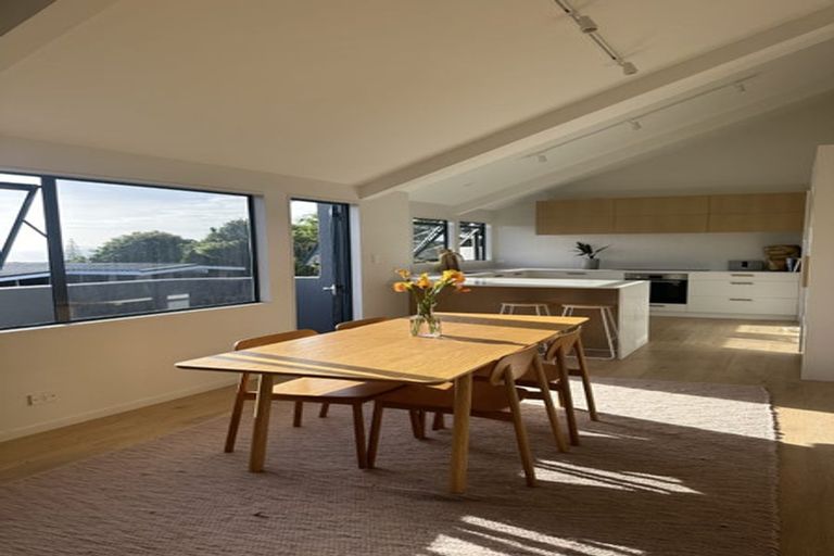 Photo of property in 2/12 Aotearoa Terrace, Murrays Bay, Auckland, 0630