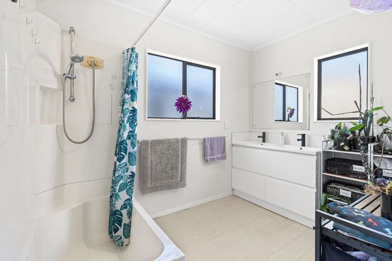 Photo of property in 124 Park Avenue, Waitarere Beach, Levin, 5510