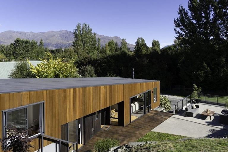 Photo of property in 67 Mcdonnell Road, Arrowtown, 9302