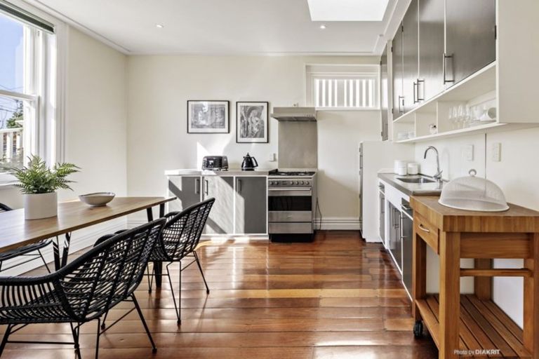 Photo of property in 18 Central Terrace, Kelburn, Wellington, 6012