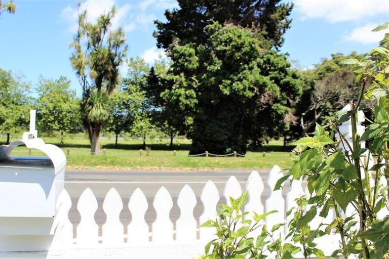 Photo of property in 124 Anzac Parade, Whanganui East, Whanganui, 4500