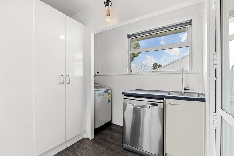 Photo of property in 56 Brois Street, Frankleigh Park, New Plymouth, 4310