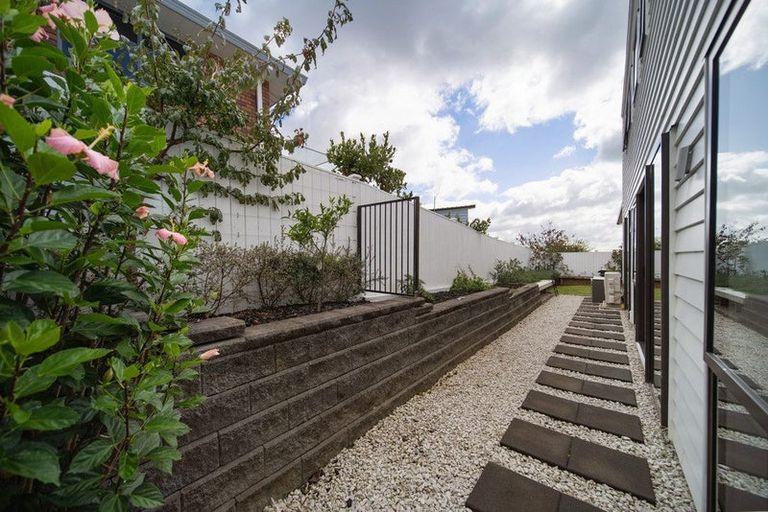 Photo of property in 8 Awakirihi Close, Shamrock Park, Auckland, 2016