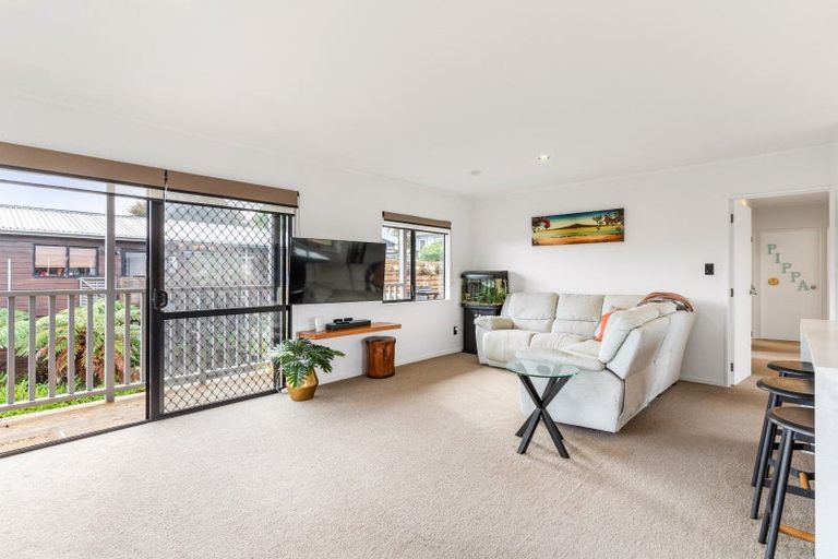 Photo of property in 1/19 Drome View Place, Beach Haven, Auckland, 0626