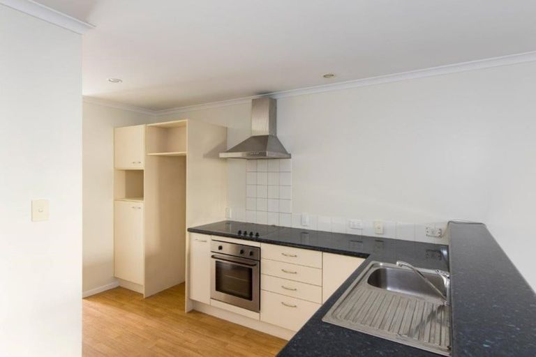 Photo of property in 3/17 Harbour View Road, Te Atatu Peninsula, Auckland, 0610