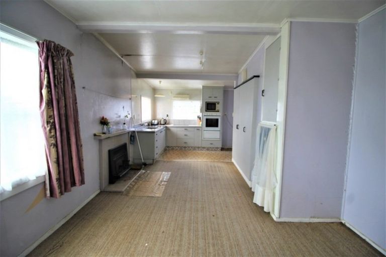 Photo of property in 24 Lovell Road, Woodville, 4998