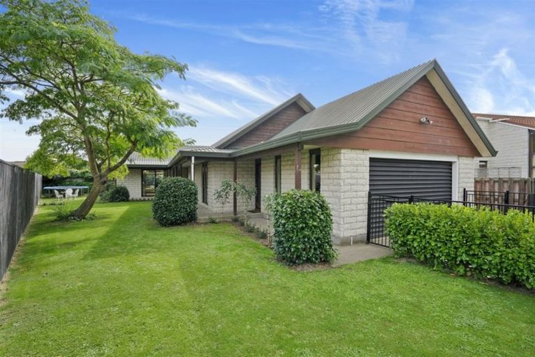 Photo of property in 6 Heaphy Place, Casebrook, Christchurch, 8051