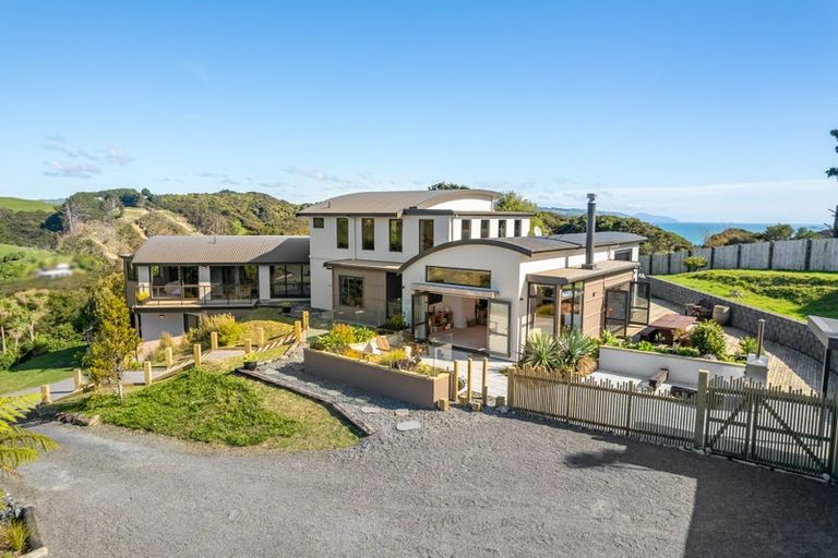 Photo of property in 3 Coroglen Rise, Pukerua Bay, 5026