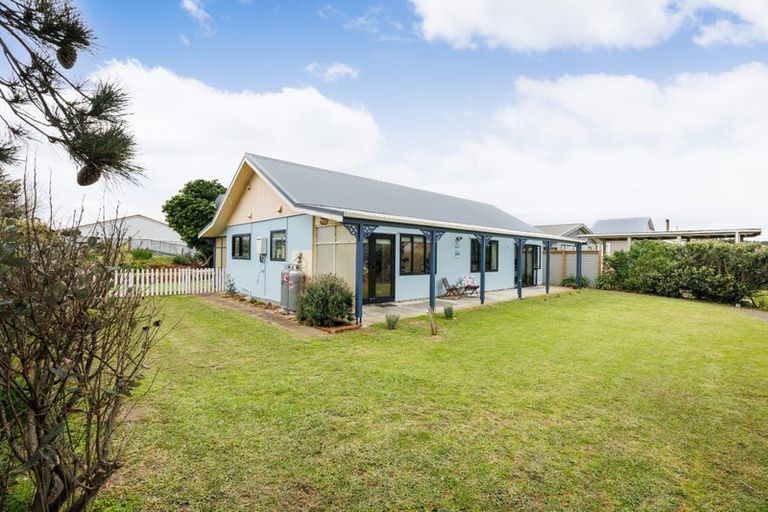 Photo of property in 63 Himatangi Street, Himatangi Beach, Foxton, 4891