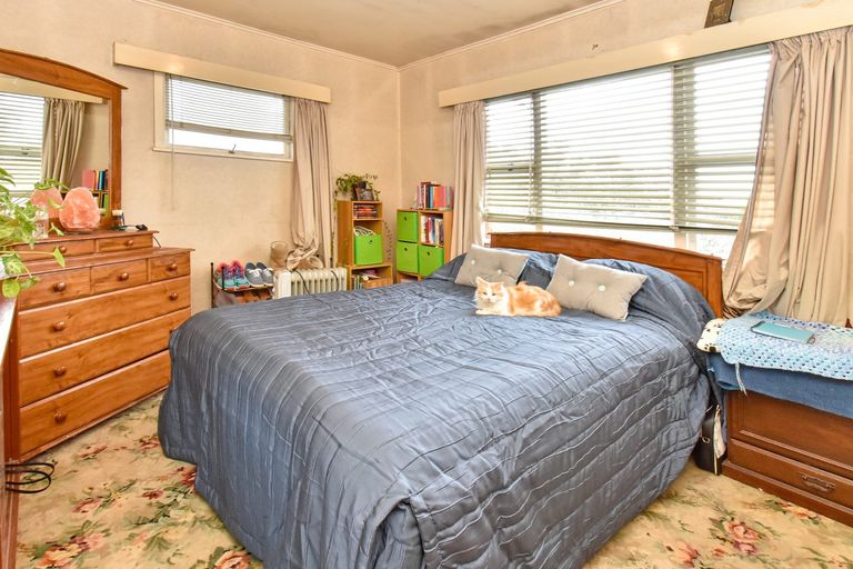 Photo of property in 10 Churchill Avenue, Manurewa, Auckland, 2102