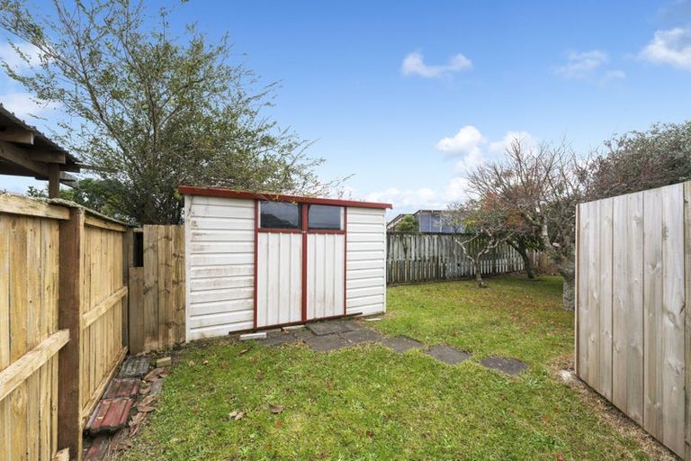 Photo of property in 6 Edwards Avenue, Henderson, Auckland, 0610