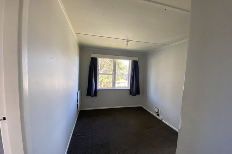 Photo of property in 21 Barclay Street, Newlands, Wellington, 6037