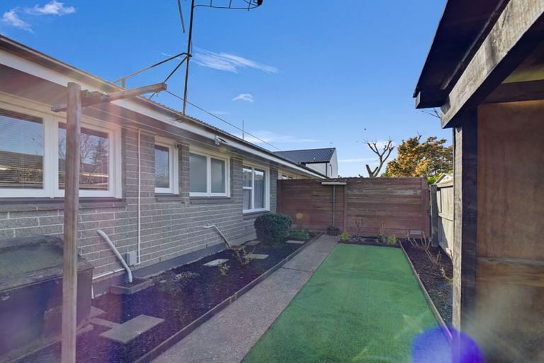 Photo of property in 2/7 Curletts Road, Sockburn, Christchurch, 8042