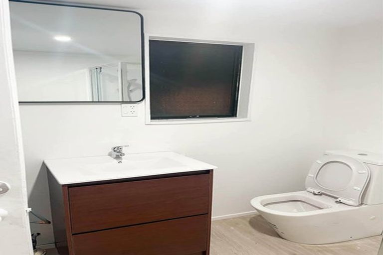 Photo of property in 1/11 Kia Ora Road, Beach Haven, Auckland, 0626