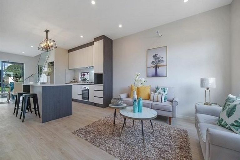 Photo of property in 9 Farranfore Road, Opaheke, Papakura, 2113