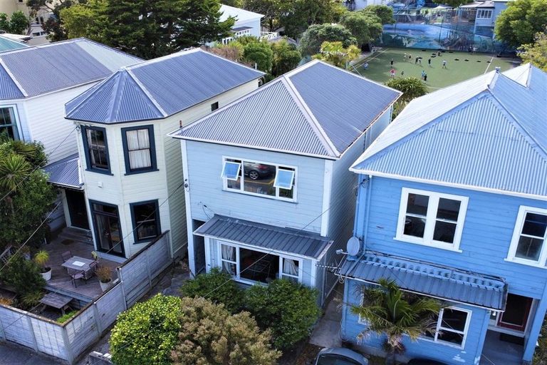 Photo of property in 12 Edge Hill, Mount Victoria, Wellington, 6011