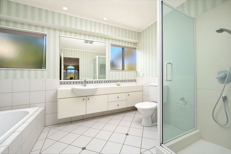Photo of property in 2/2 Hobie Court, West Harbour, Auckland, 0618