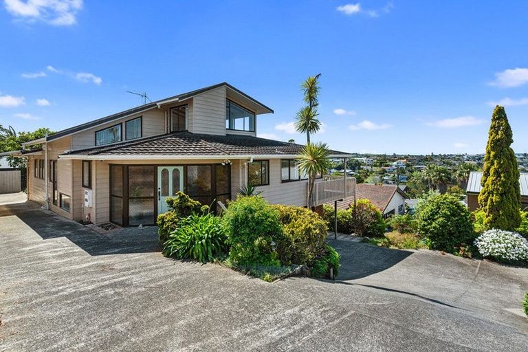 Photo of property in 852 Beach Road, Waiake, Auckland, 0630