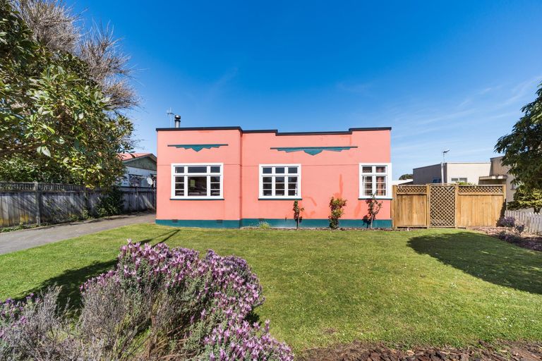 Photo of property in 8 Heretaunga Street, Palmerston North, 4414