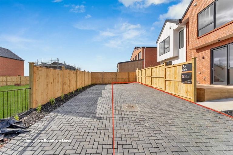 Photo of property in 16 Waimarie Drive, Karaka, 2578