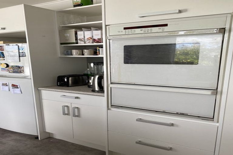 Photo of property in 6 Moehau Grove, Trentham, Upper Hutt, 5018