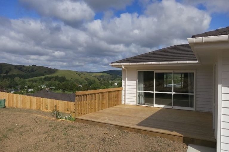 Photo of property in 28 Te Kauri Place, Helensville, 0800