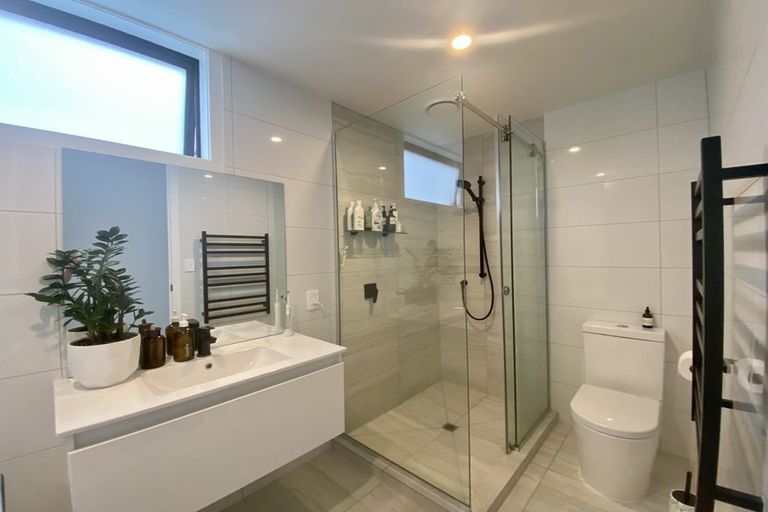 Photo of property in 6/15 Chivalry Road, Glenfield, Auckland, 0629