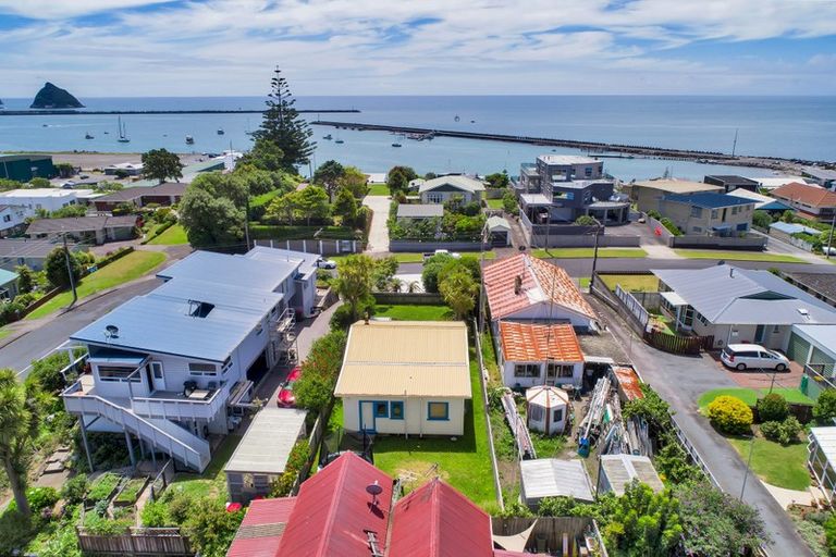 Photo of property in 25 Roy Terrace, Moturoa, New Plymouth, 4310