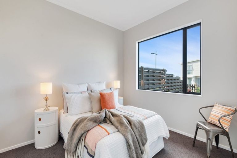 Photo of property in 6 Kuparu Lane, Red Beach, 0932