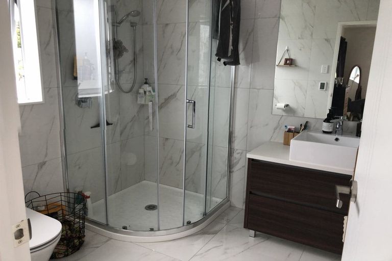 Photo of property in 31 Devonshire Road, Unsworth Heights, Auckland, 0632