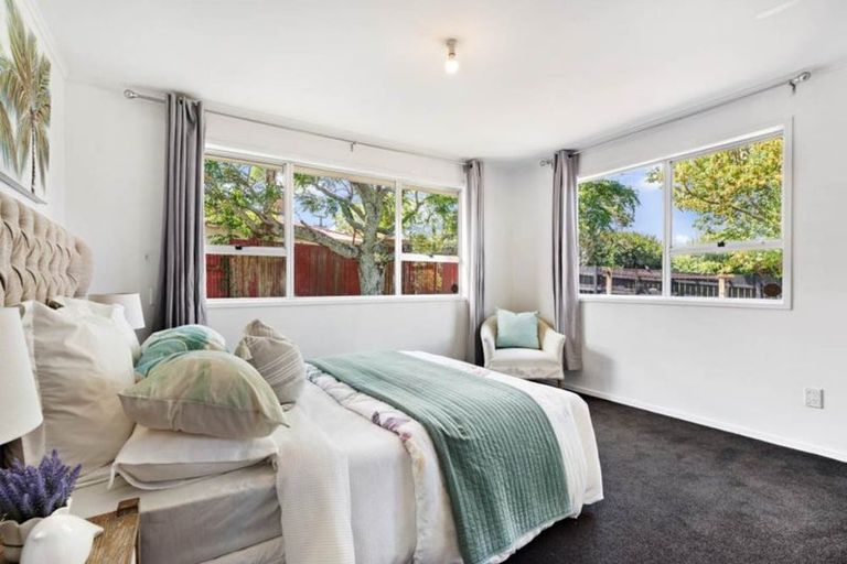 Photo of property in 16 Newham Place, Henderson, Auckland, 0612