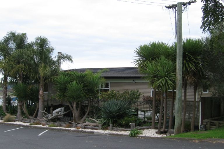 Photo of property in 195 Sandspit Road, Shelly Park, Auckland, 2014