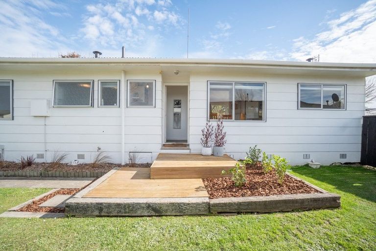 Photo of property in 10 Ashton Place, Highbury, Palmerston North, 4412