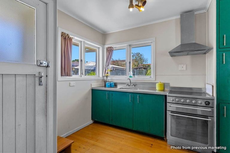 Photo of property in 4 Duncan Avenue, Te Atatu South, Auckland, 0610