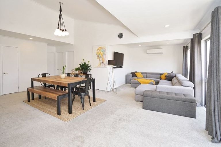 Photo of property in 15 Walsh Street, Forest Lake, Hamilton, 3200