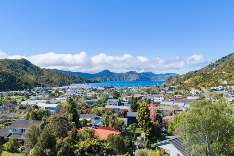 Photo of property in 5 Moana View Road, Waikawa, Picton, 7220