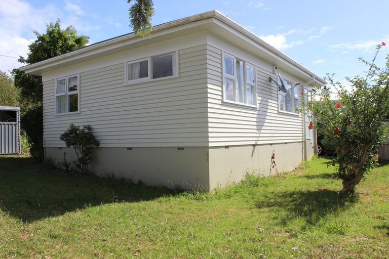 Photo of property in 1/2 Tiri Tiri Road, Birkdale, Auckland, 0626
