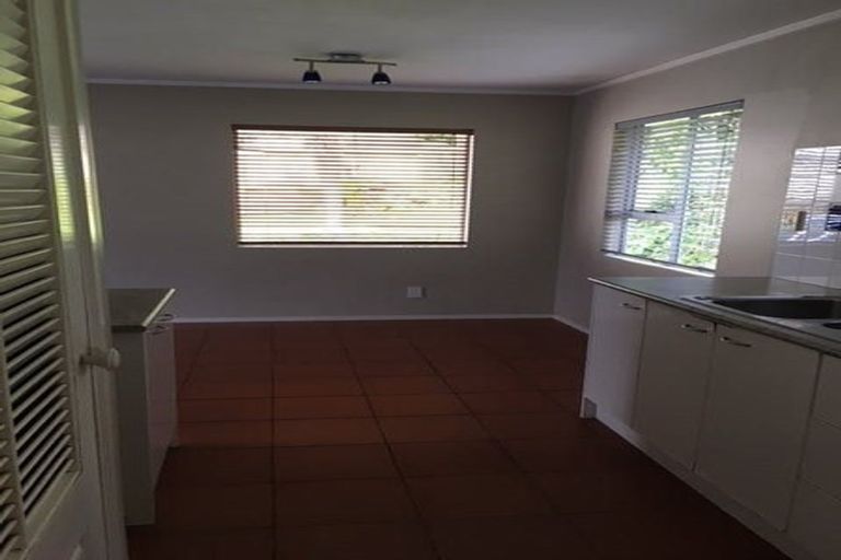 Photo of property in 10 Dakota Avenue, Beach Haven, Auckland, 0626