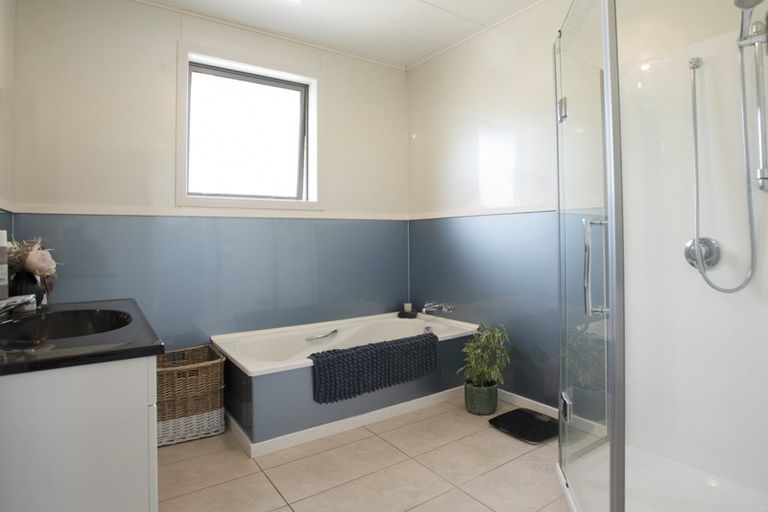 Photo of property in 1 Anne Street, Winton, 9720