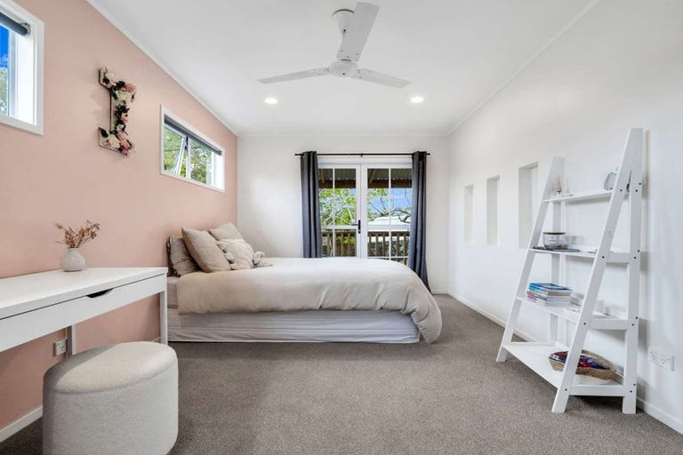 Photo of property in 1 Melia Place, Stanmore Bay, Whangaparaoa, 0932