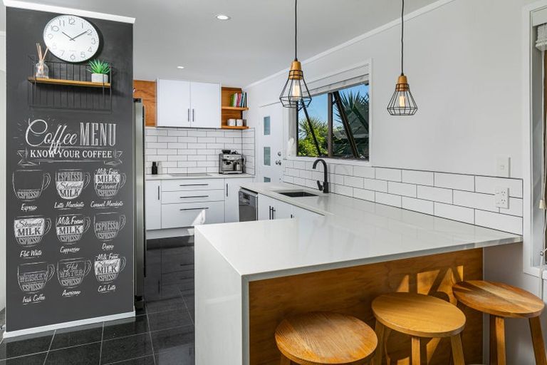 Photo of property in 44 West Harbour Drive, West Harbour, Auckland, 0618