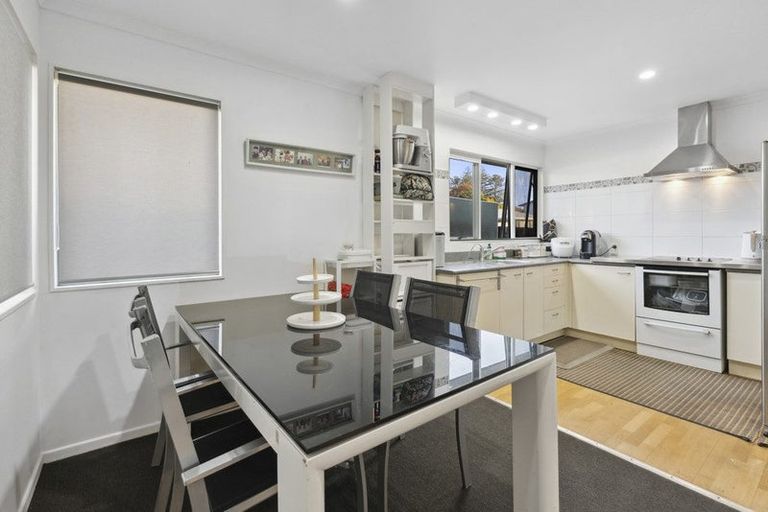 Photo of property in 15 Josie Lane, Manurewa, Auckland, 2102