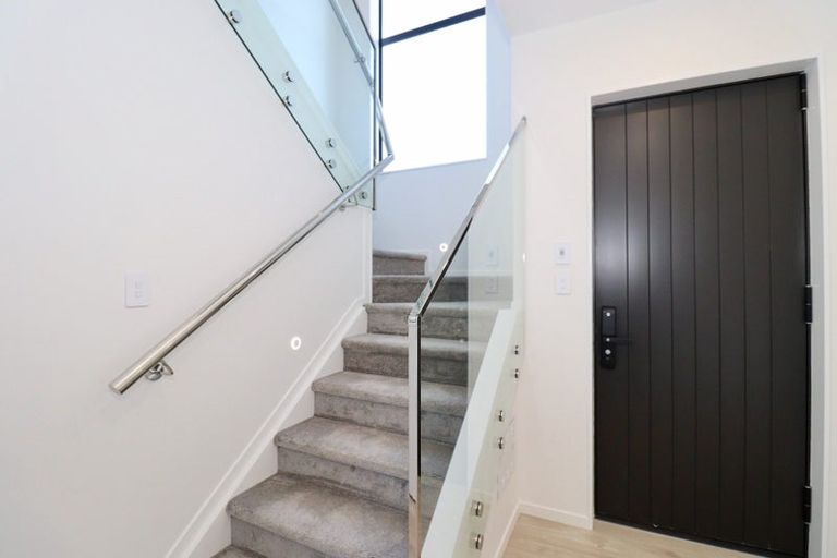 Photo of property in 8b Britannia Place, Half Moon Bay, Auckland, 2012