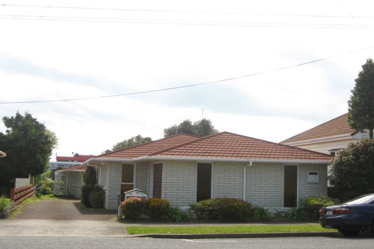 Photo of property in 2/30 Fulford Street, New Plymouth, 4310