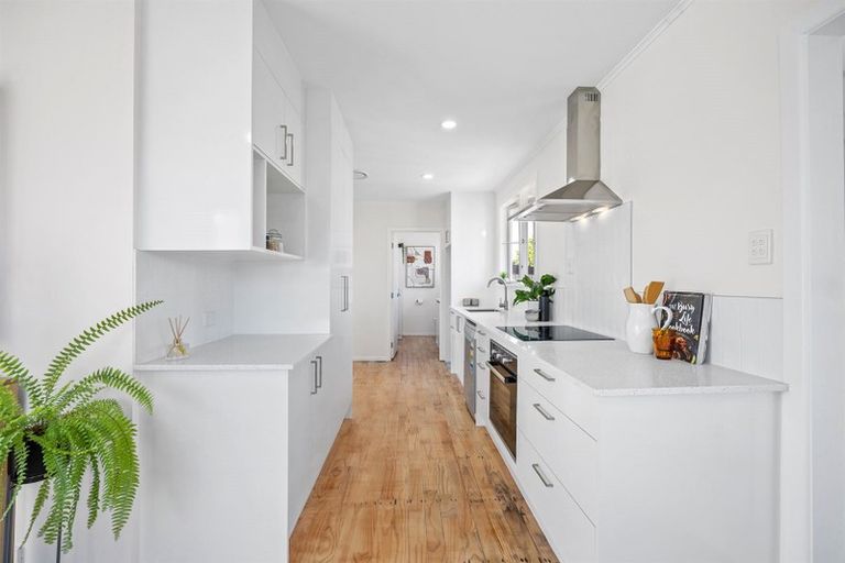 Photo of property in 3 Elizabeth Street, Orewa, 0931