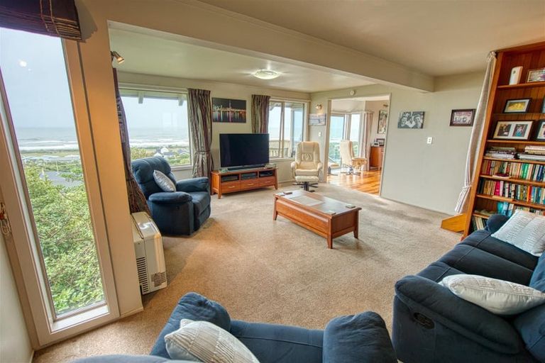 Photo of property in 14 Stanton Crescent, Karoro, Greymouth, 7805