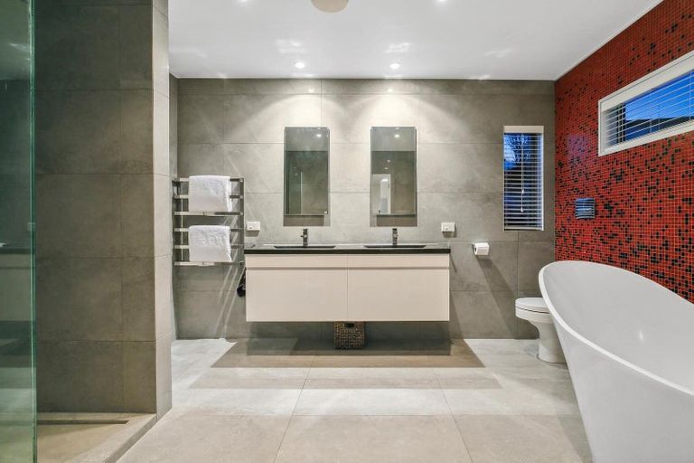 Photo of property in 58a Peter Terrace, Castor Bay, Auckland, 0620