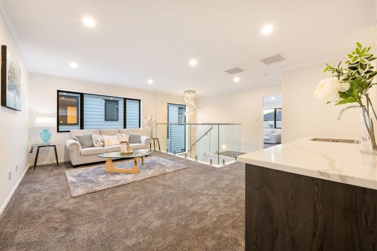 Photo of property in 11 Bunbeg Crescent, Flat Bush, Auckland, 2019
