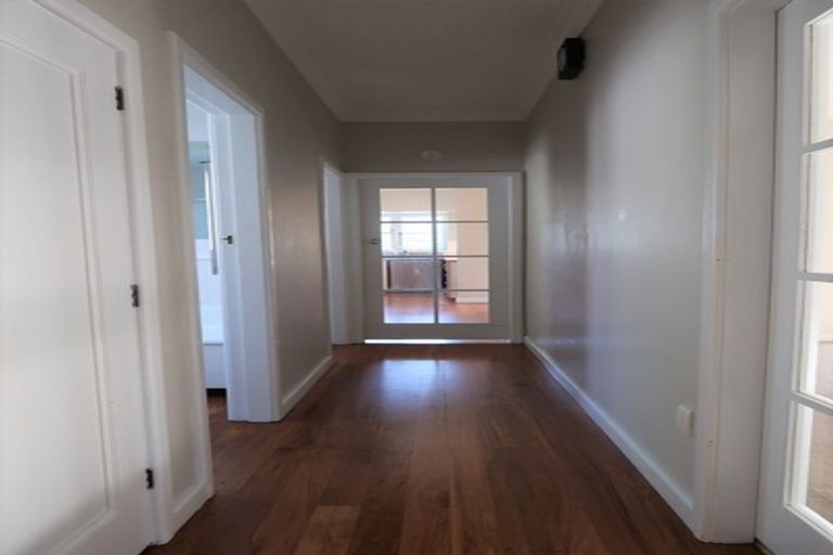 Photo of property in 10 Lucknow Terrace, Khandallah, Wellington, 6035